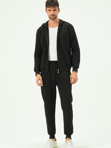 C&City Pyjama in Zwart
