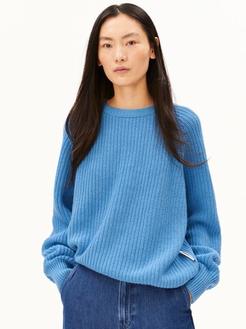 Pull-over 'KAAGI' ARMEDANGELS en bleu : devant