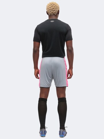 UNDER ARMOUR Szabványos Sportnadrágok 'Challenger' - szürke