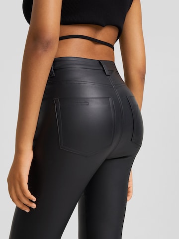 Bershka Skinny Nadrág - fekete