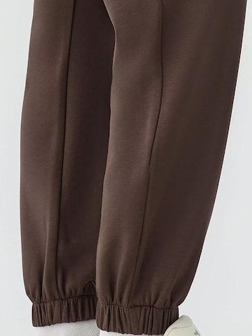 Hiccup Tapered Broek in Bruin