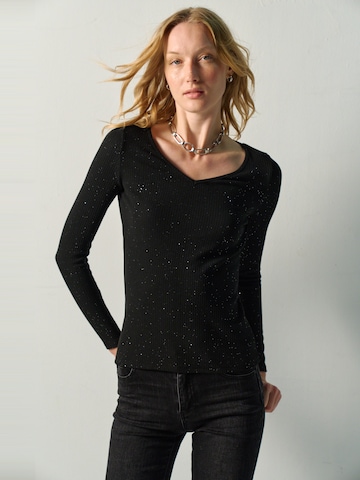 KOROSHI Shirt in Schwarz: Vorderseite