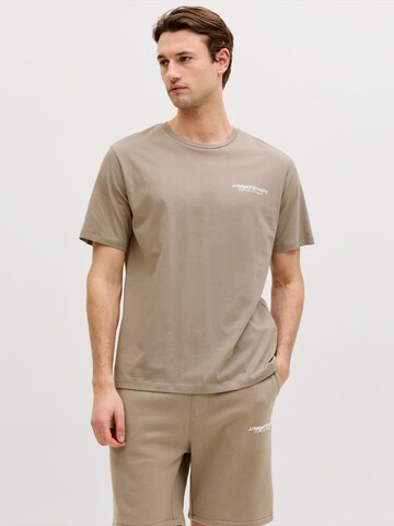 JJ Rebel Футболка 'JREBZACK' в Бежевый: спереди