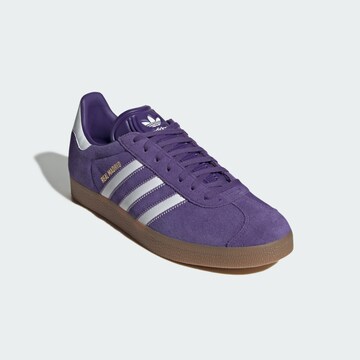 Baskets basses 'Gazelle Manchester United Terrace Icons' ADIDAS ORIGINALS en violet