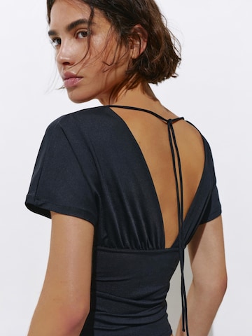 Pull&Bear Тениска в черно