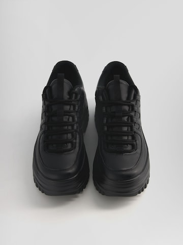 Sneaker bassa di Bershka in nero