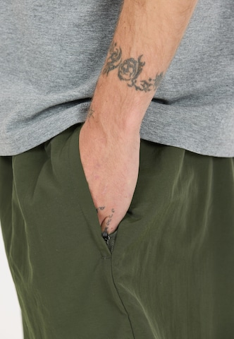 SOS Regular Shorts 'Whitsunday' in Grün