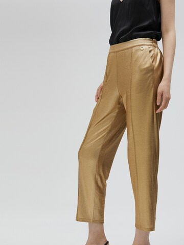 Regular Pantalon chino Lola Casademunt en or