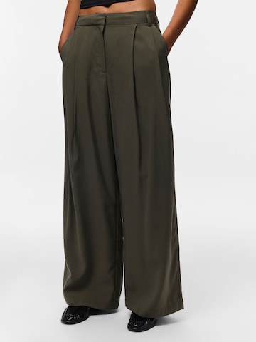 PIECES Wide leg Pleat-front trousers 'PCCarla' in Green: front