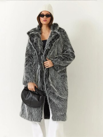 Manteau d’hiver Bianco Lucci en noir : devant