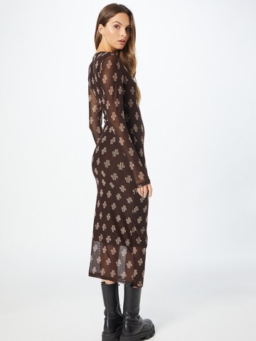 Robe 'SISTA' minimum en marron