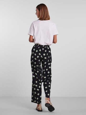 PIECES Regular Pants 'Gurla' in Black