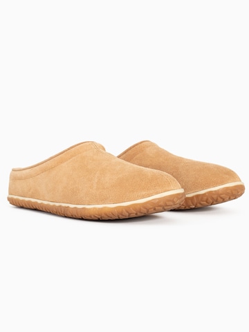 Minnetonka - Pantufa 'Taylor' em castanho