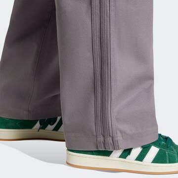 ADIDAS ORIGINALS Loosefit Παντελόνι 'Premium Essentials' σε γκρι