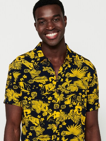 KOROSHI Regular fit Button Up Shirt in Yellow