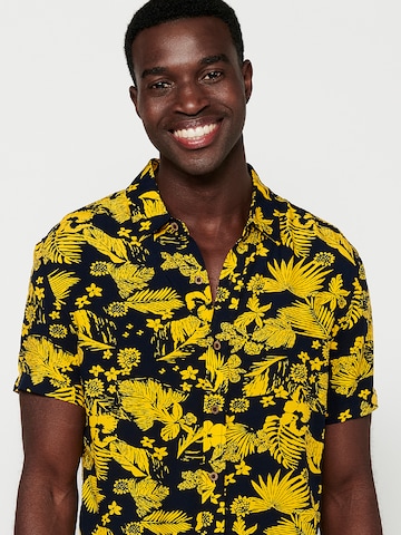 Regular fit Camicia di KOROSHI in giallo