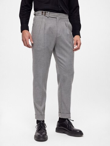 Antioch Tapered Hose in Grau: Vorderseite