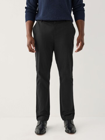 regular Pantaloni chino di Next in nero: frontale