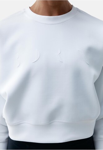 Born Living Yoga Sweatshirt 'Flora' in Weiß