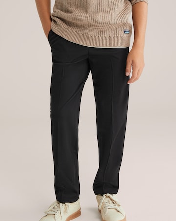 WE Fashion Regularen Hlače | črna barva: sprednja stran