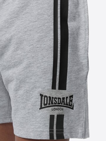 LONSDALE Štandardný strih Športové nohavice 'ARDCHARNICH' - Sivá