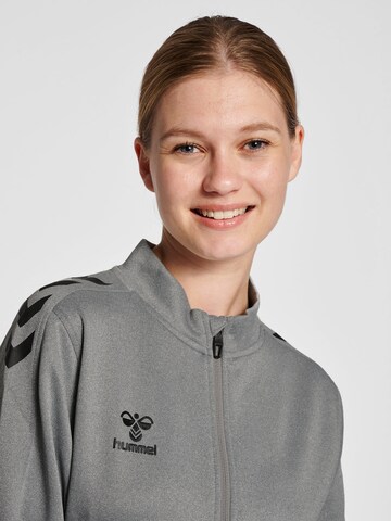 Hummel Sportsweatjacke in Grau