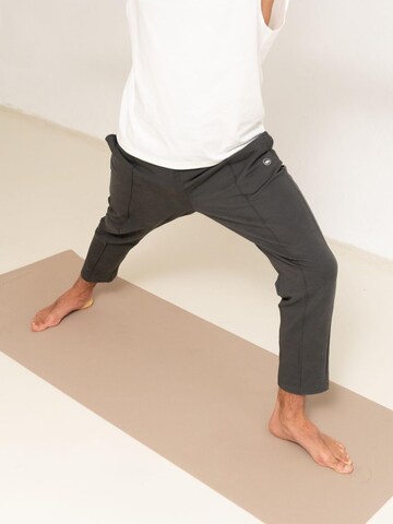 LOTUSCRAFTS Tapered Sporthose 'QUINN Mens Pants'‌‌‌‌‌ in Grau