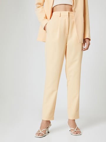 Guido Maria Kretschmer Women Slim fit Pleat-Front Pants 'Pearl' in Yellow: front