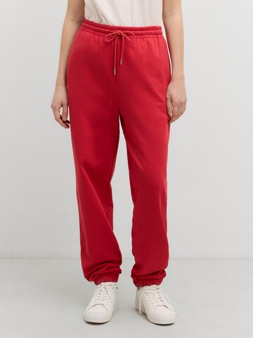 EDITED Regular Sports trousers 'Una' in Red: front