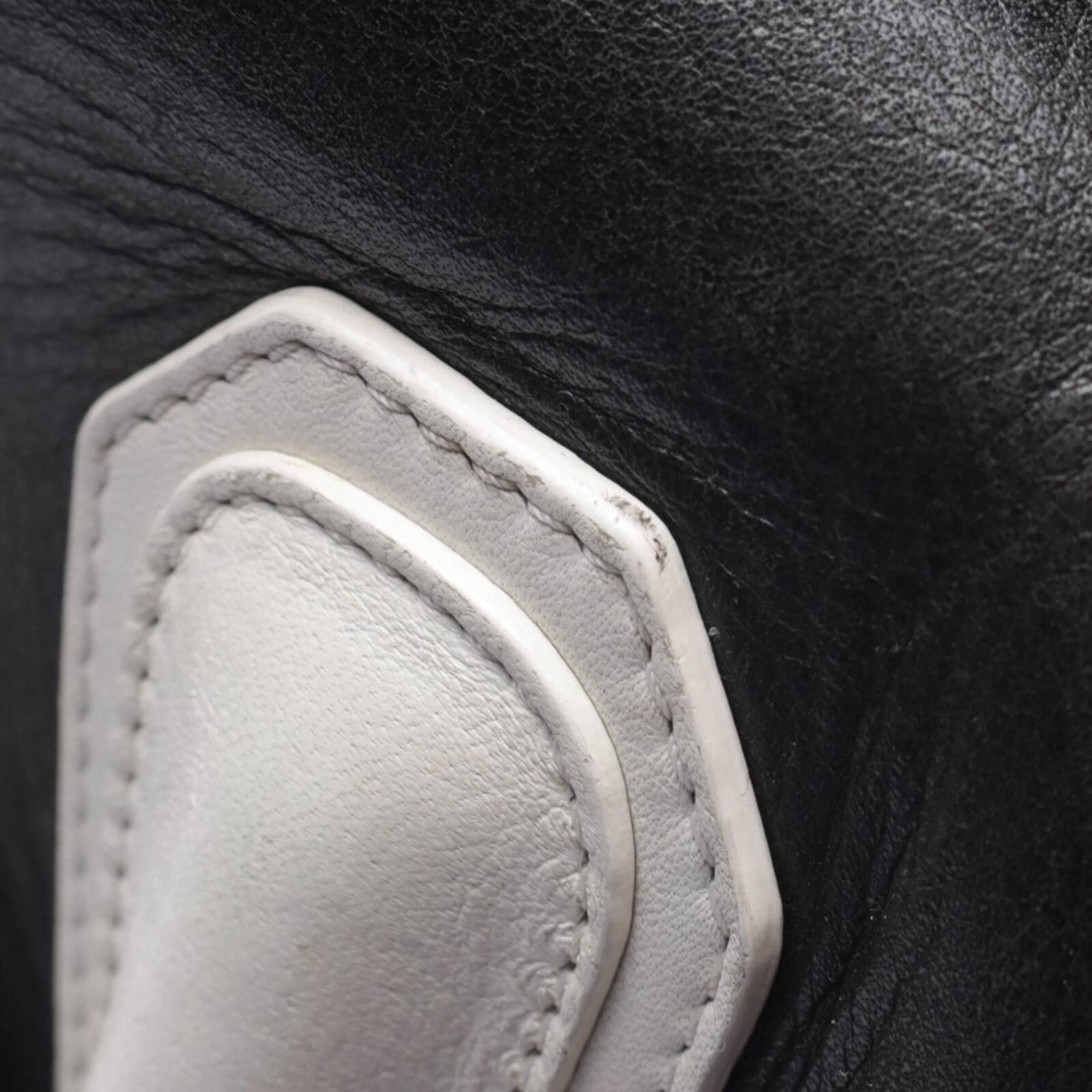 Givenchy Bag in One size in Beige