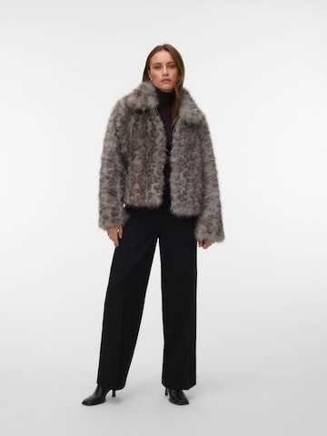 VERO MODA Зимно яке 'VMLIA' в сиво