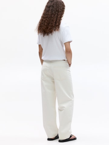 Pull&Bear Loosefit Farkut värissä beige