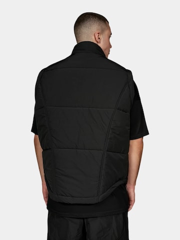 Giacca di mezza stagione 'After Dark Vest - V16832' di Made By Society in nero