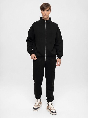 Antioch Sweat jacket in Black