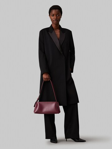 Calvin Klein Наплечная сумка в Красный