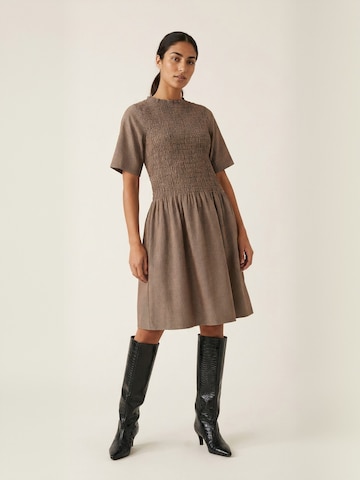 Levete Room Dress ' LR-RONIA ' in Braun: Vorderseite
