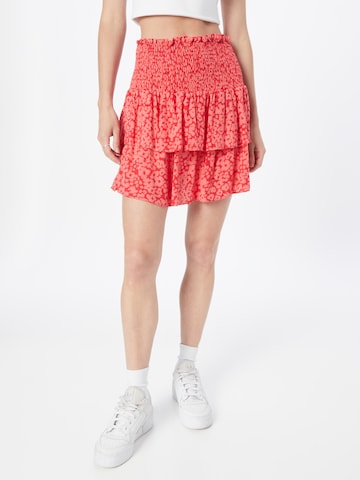 Trendyol - Falda en rojo: frente