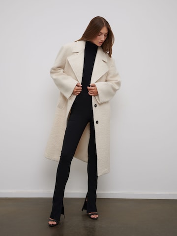 RÆRE by Lorena Rae Between-Seasons Coat 'Emelie' in White