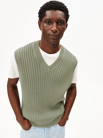 ARMEDANGELS Pullunder PIGMENT DYE in Grün: Vorderseite