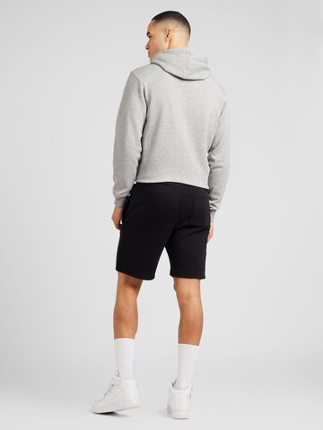 NEW ERA Regular Shorts in Schwarz