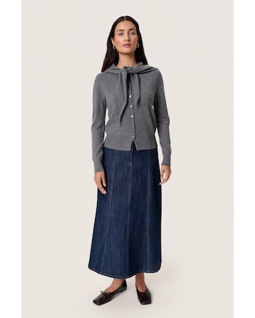 SOAKED IN LUXURY Gebreid vest 'Molina' in Grijs: voorkant