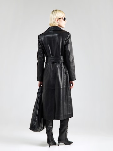 REMAIN Mantel in Schwarz