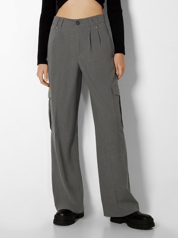 Wide leg Pantaloni con pieghe di Bershka in grigio: frontale