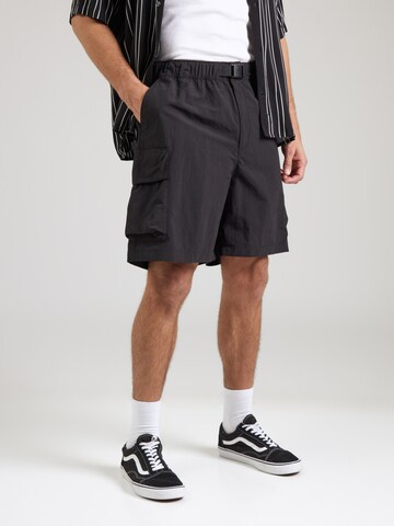 THE NORTH FACE Loose fit Cargo trousers in Black: front