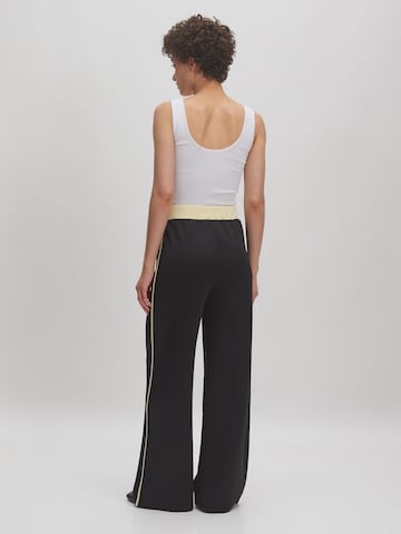 Flared Pantaloni 'Polly' di EDITED in nero