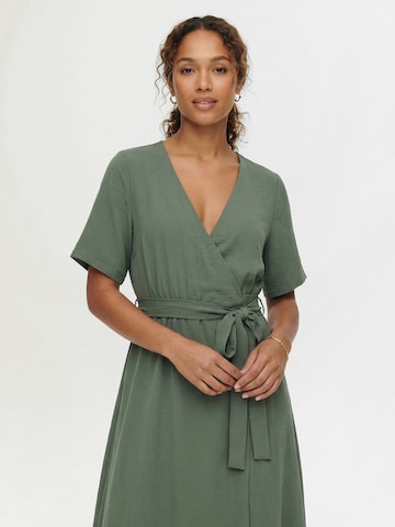 Everly Рокля в зелено: отпред