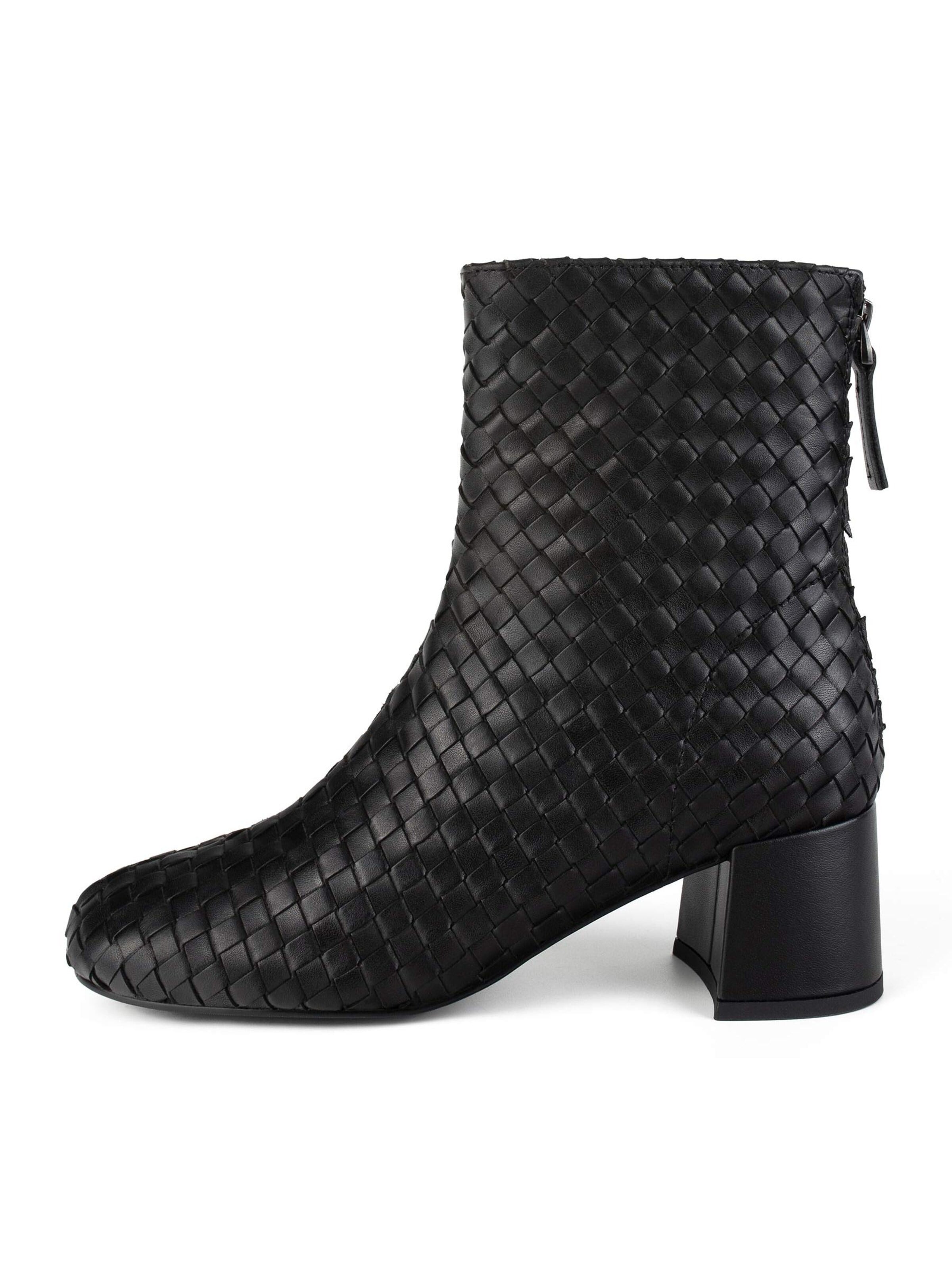 L37 HANDMADE SHOES - Botas de tobillo 'A LONELY PLACE TO BE' en negro: frente