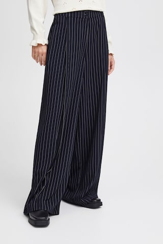 Atelier Rêve Wide leg Pleat-Front Pants 'Farah' in Blue: front