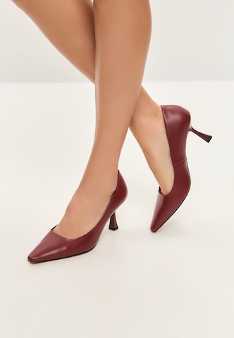 CESARE GASPARI Pumps in Red