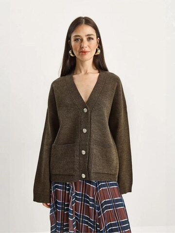 Bianco Lucci - Casaco de malha em castanho